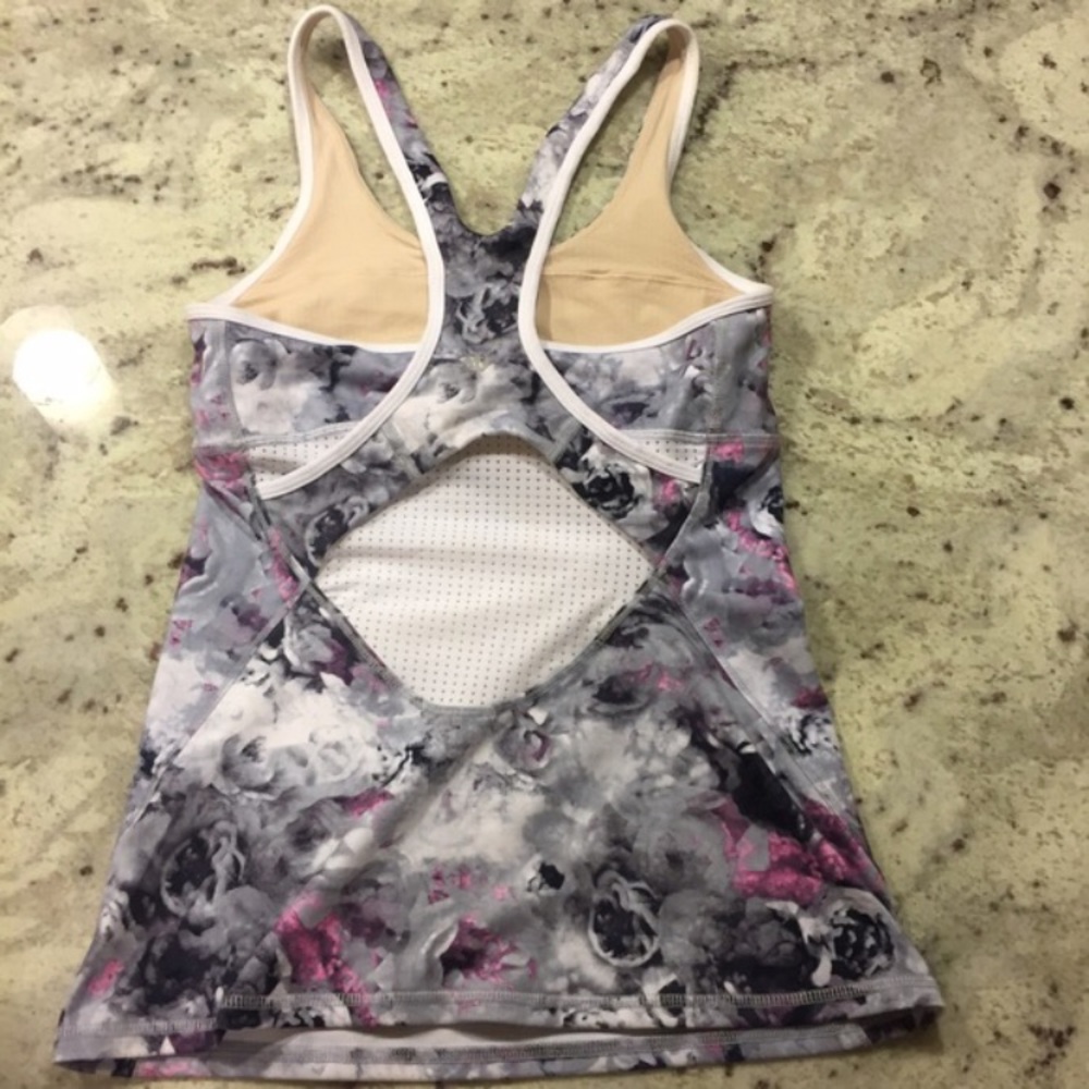 Lululemon 🍋 floral top - Picture 2 of 3